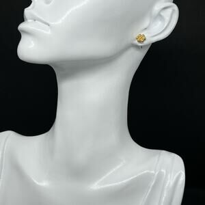 Gold Tone Ball Cluster Stud Earrings Floral Design Daisy Pattern Modern Style